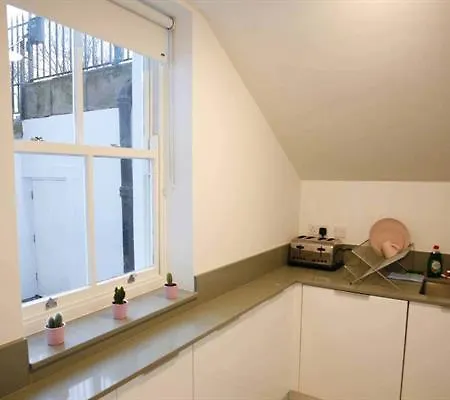 Short Let Direct - Mountjoy Square D1 Apartment